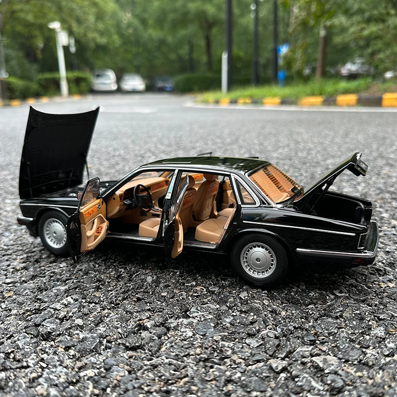 Almost Real Ar 1/18 Jaguar Xj6 Daimler Xj40 Car - Image 6