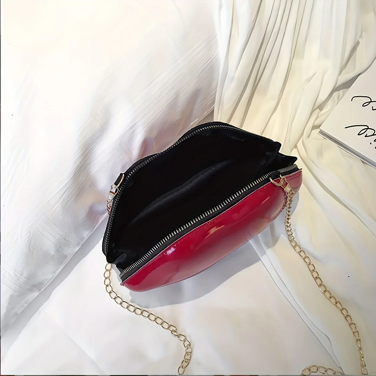Niche Red Lip Shaped Chain Bag - Image 6