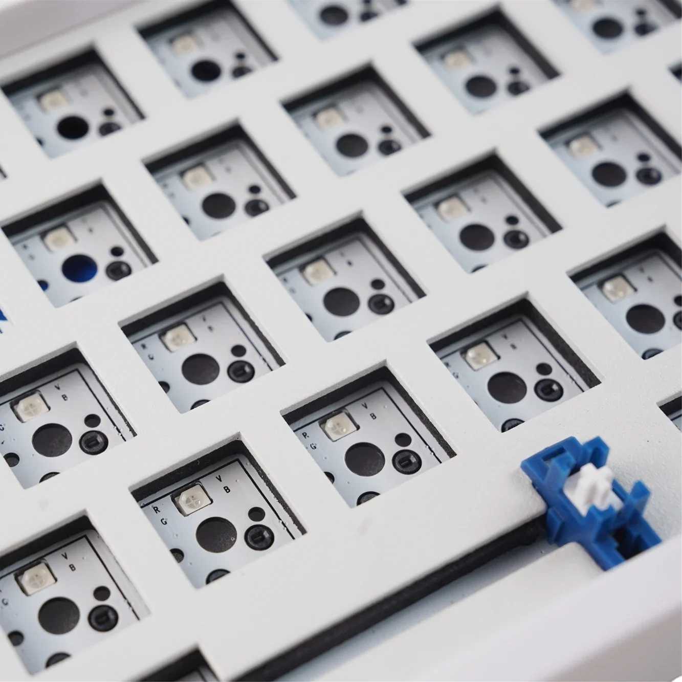 Three-Mode Mechanical Keyboard Barebone – 87/108 Keys - Image 5