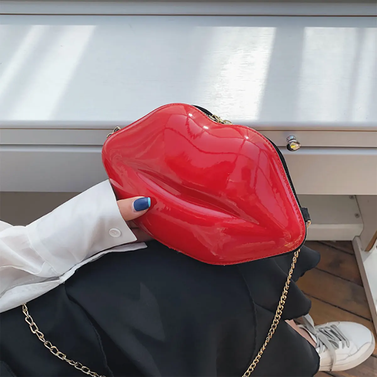 Niche Red Lip Shaped Chain Bag