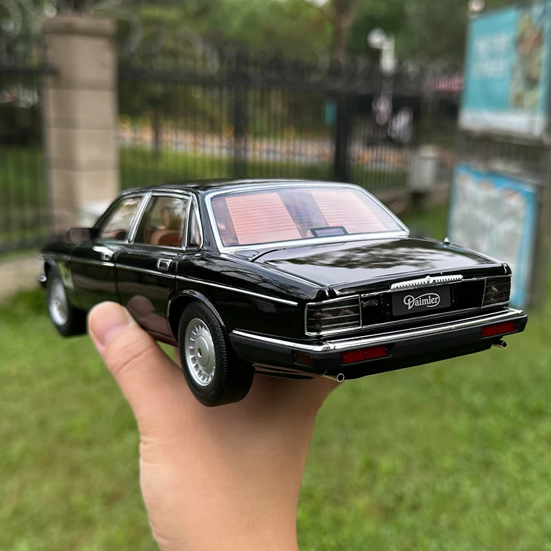 Almost Real Ar 1/18 Jaguar Xj6 Daimler Xj40 Car - Image 3