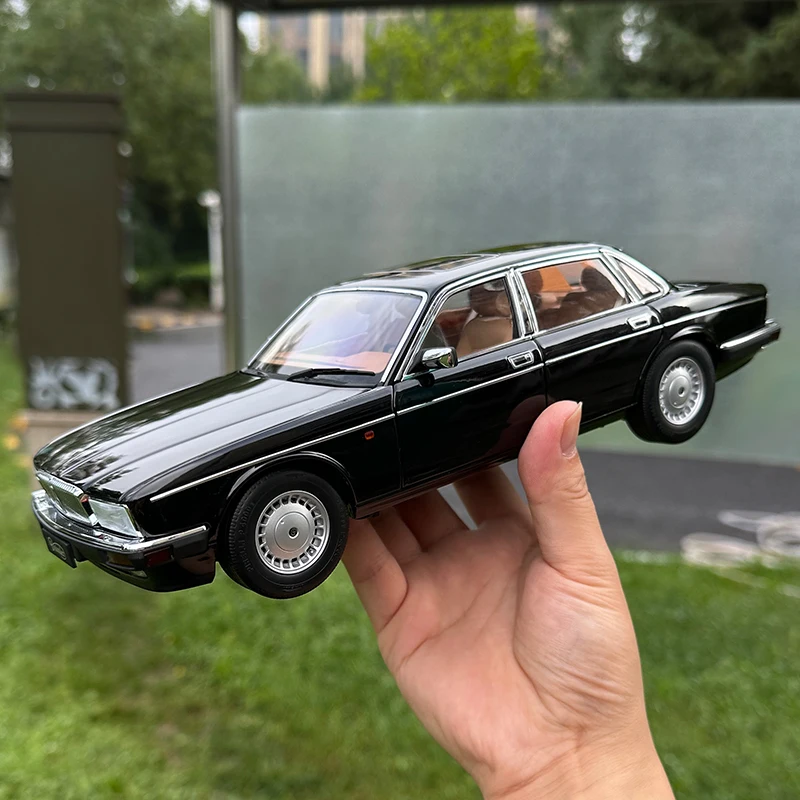 Almost Real Ar 1/18 Jaguar Xj6 Daimler Xj40 Car - Image 2
